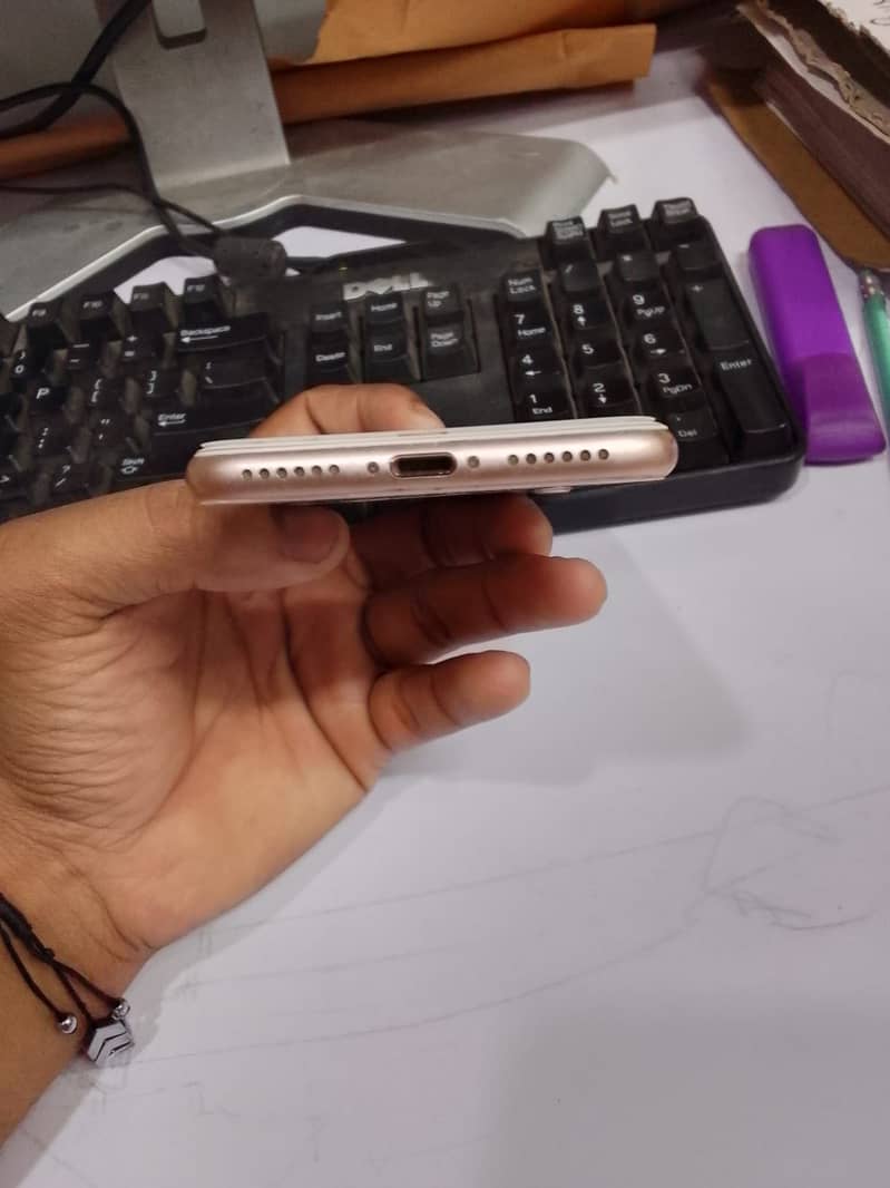 Apple iPhone 8 1