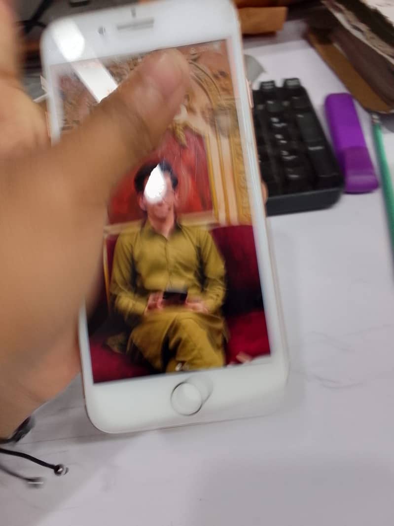 Apple iPhone 8 5