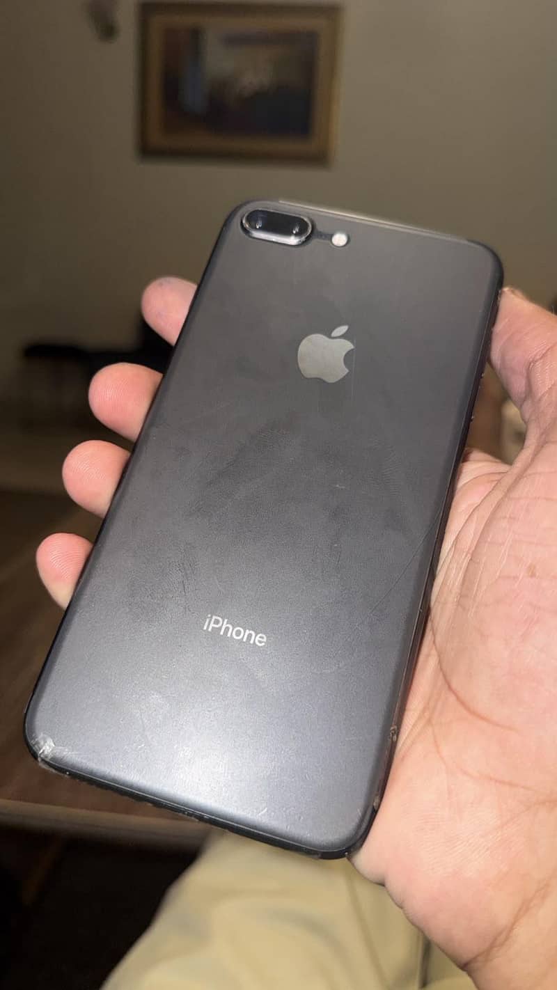 Apple iPhone 8 Plus 0
