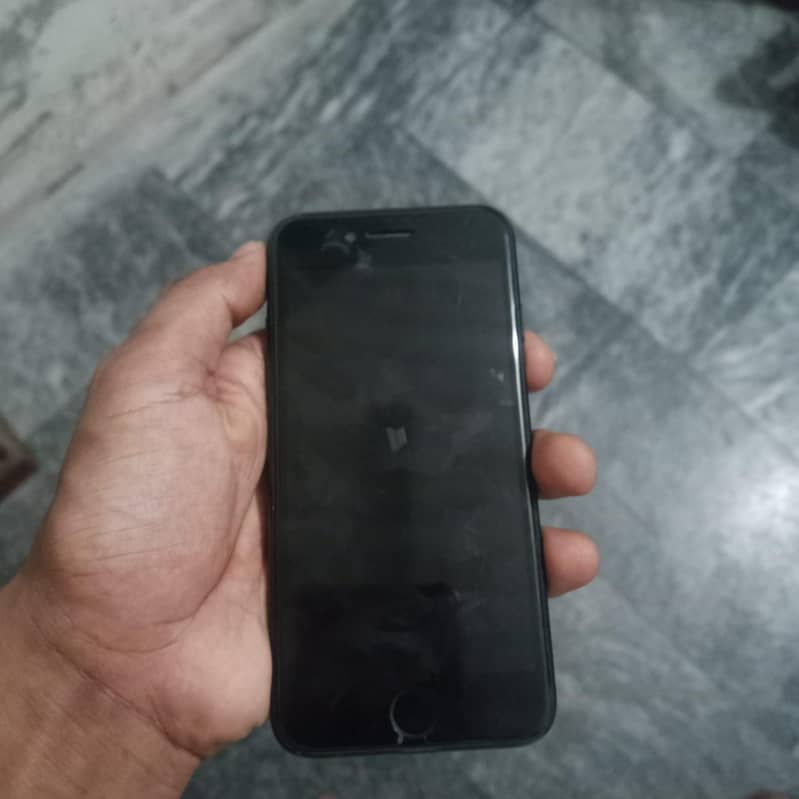 Apple iPhone 7 3