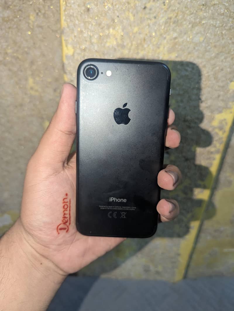 Apple iPhone 7 0