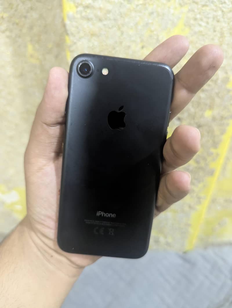 Apple iPhone 7 2