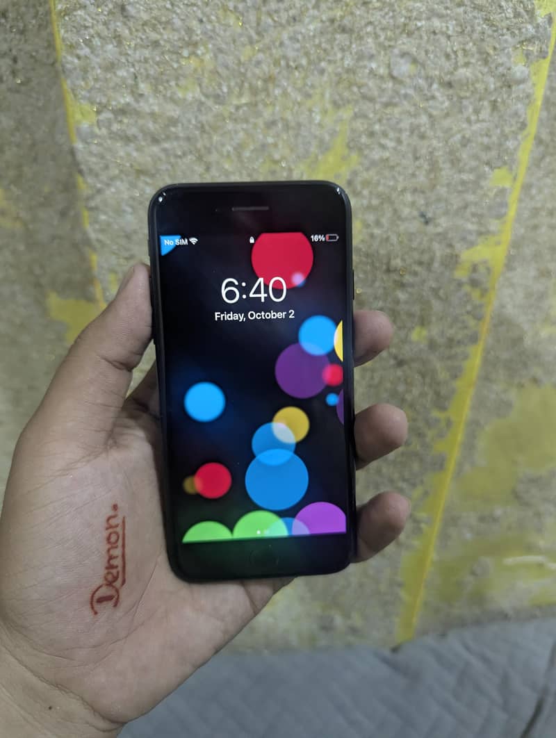 Apple iPhone 7 3