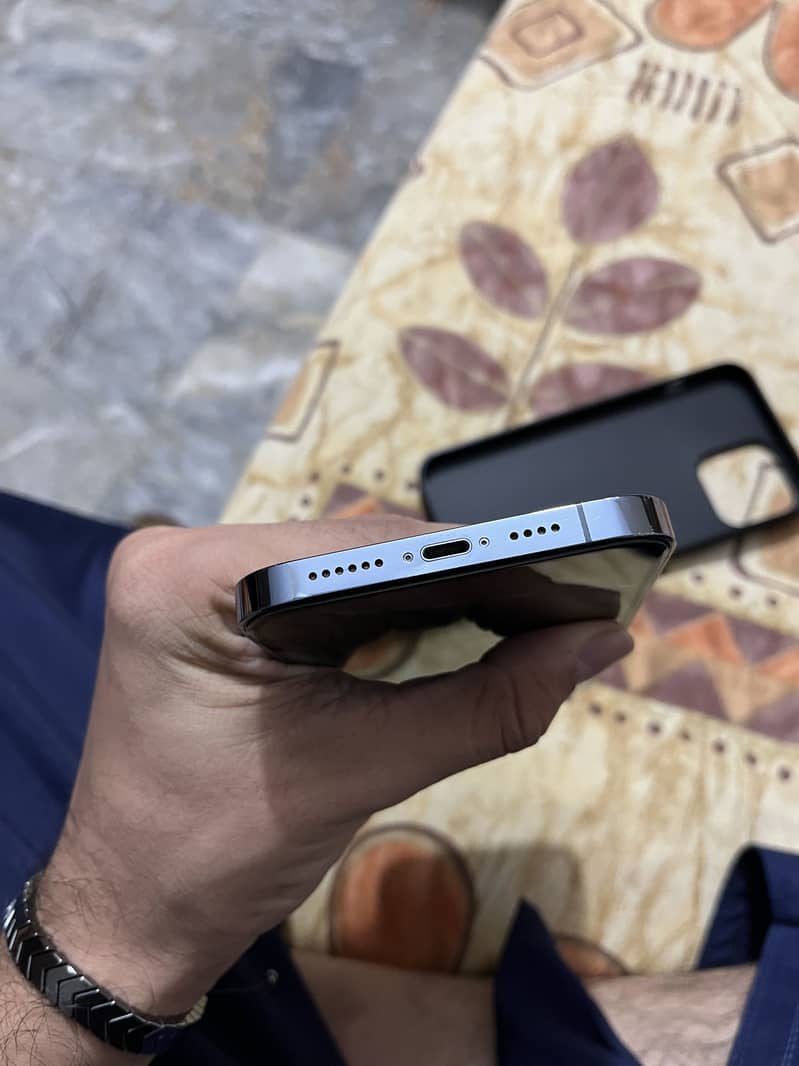 Apple iPhone 13 Pro Max 5
