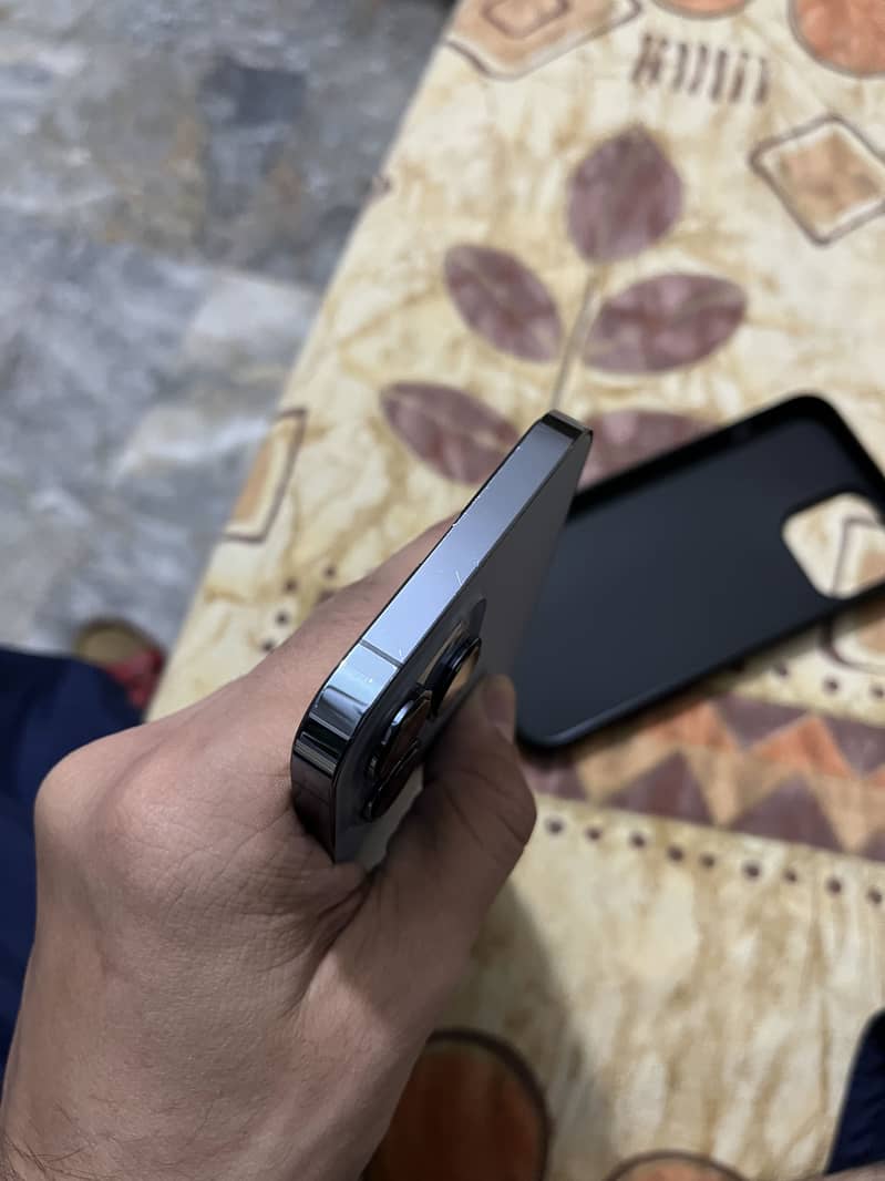 Apple iPhone 13 Pro Max 6