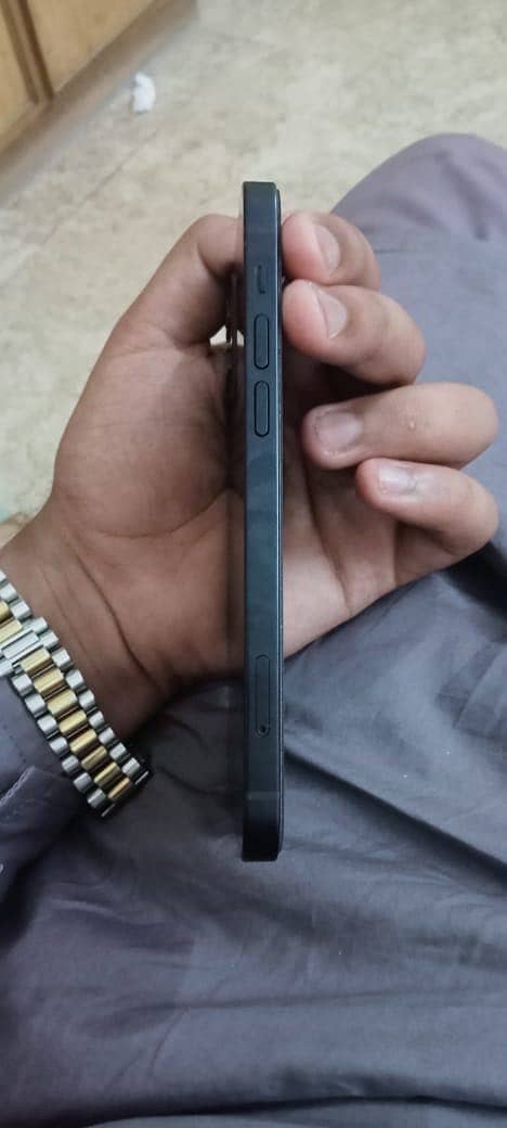 Apple iPhone 12 3