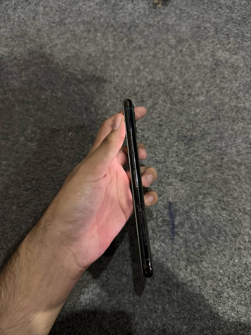 Apple iPhone 11 Pro Max 2