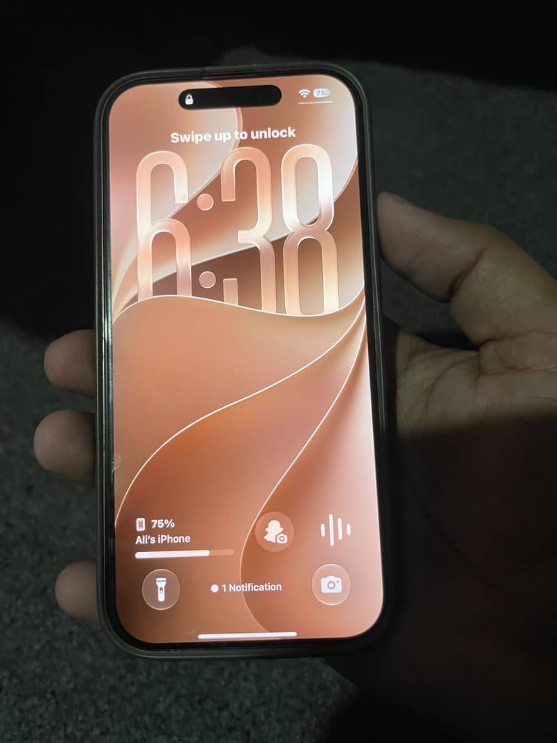 Apple iPhone 16 Pro 0