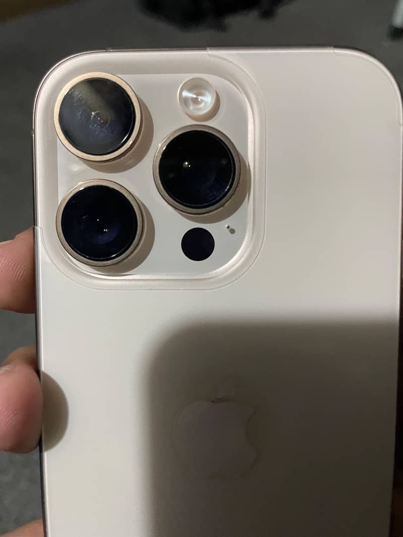 Apple iPhone 16 Pro 4