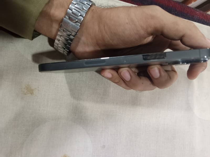 Apple iPhone 13 Pro Max 4