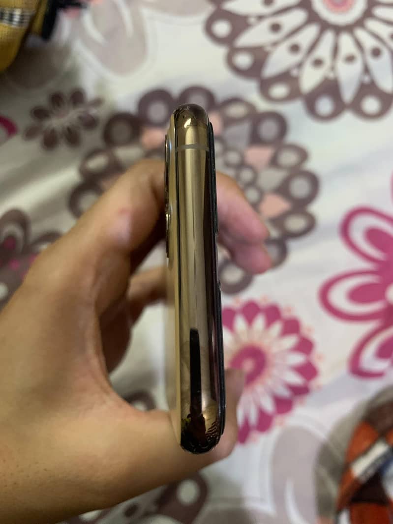 Apple iPhone 11 Pro 1