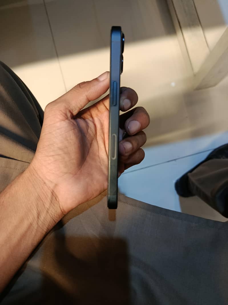 Apple iPhone 13 1