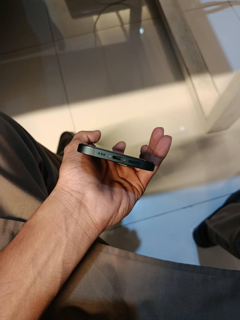 Apple iPhone 13 4