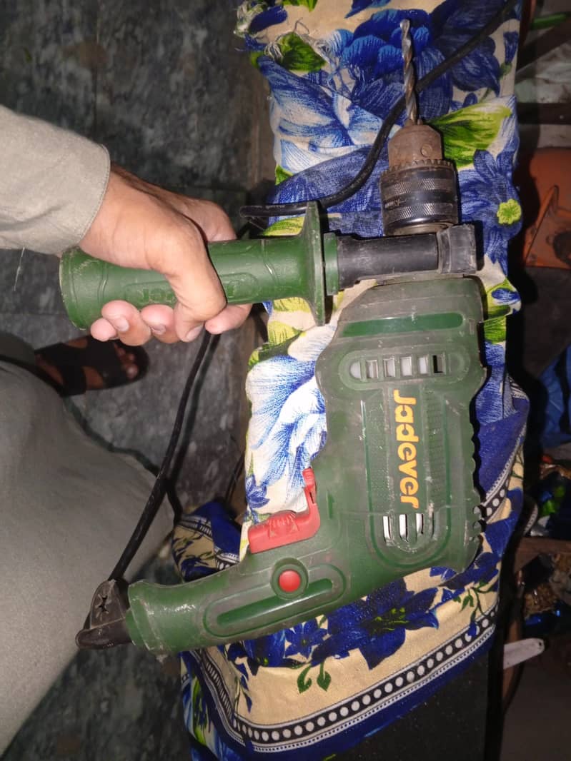 1 Drill Machine And Glander 0