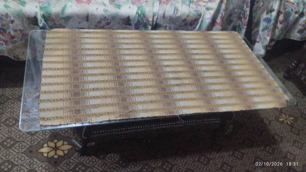 Dining table 0