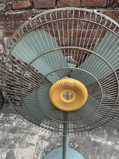 Umer 4-Blade Pedestal Fan – Fully Working, No Repair Needed