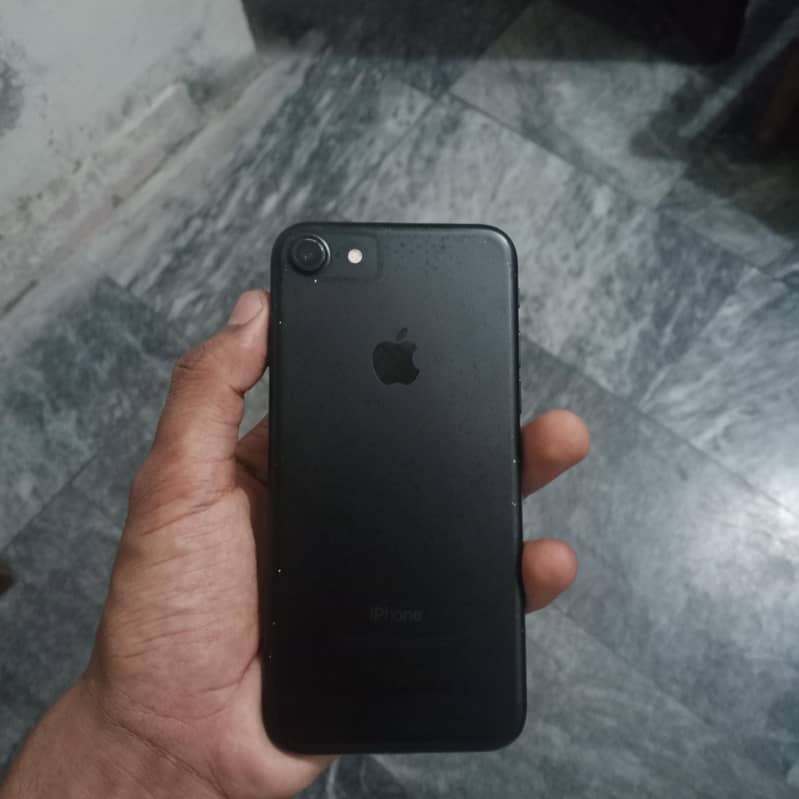 Apple iPhone 7 0