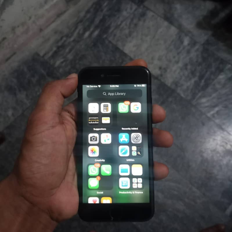 Apple iPhone 7 1
