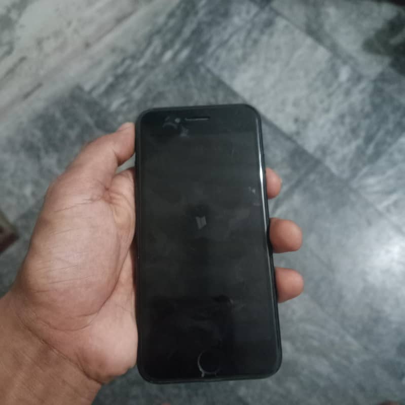 Apple iPhone 7 3