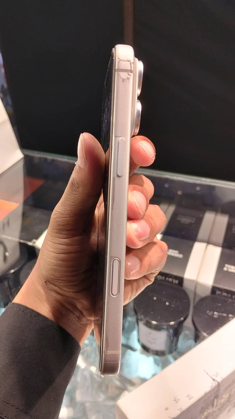 Apple iPhone 17 Pro Max 6
