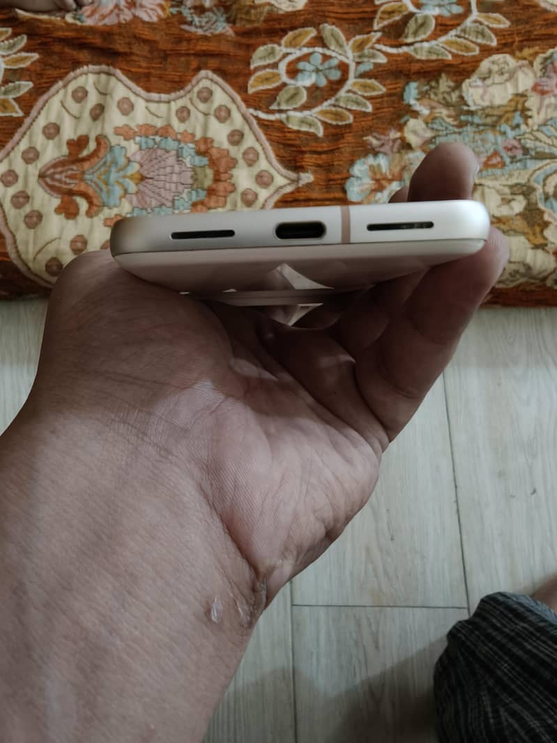 Google Pixel 8 3