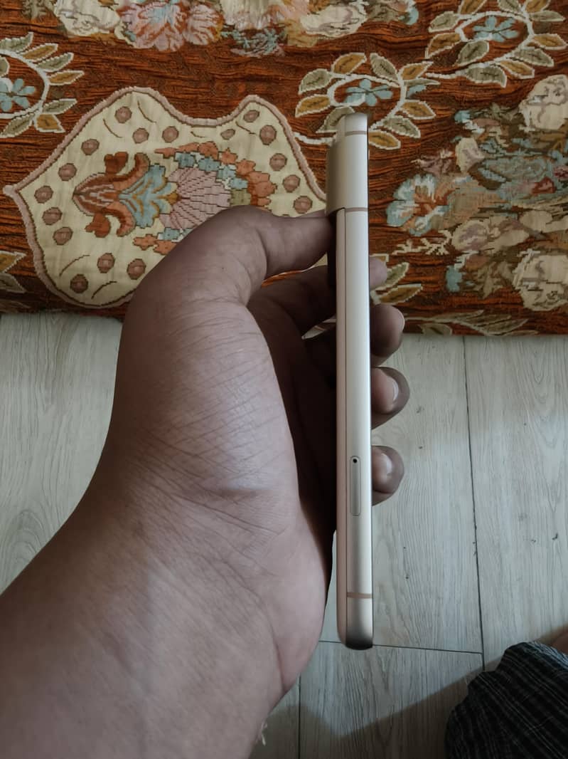 Google Pixel 8 4