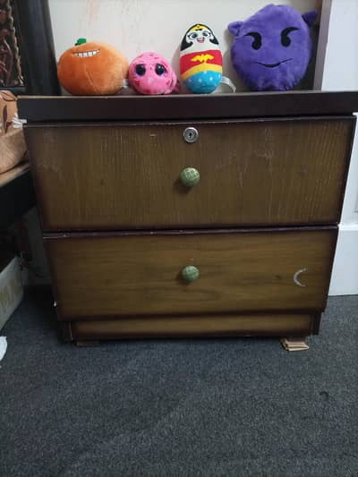 king size bed with side tables