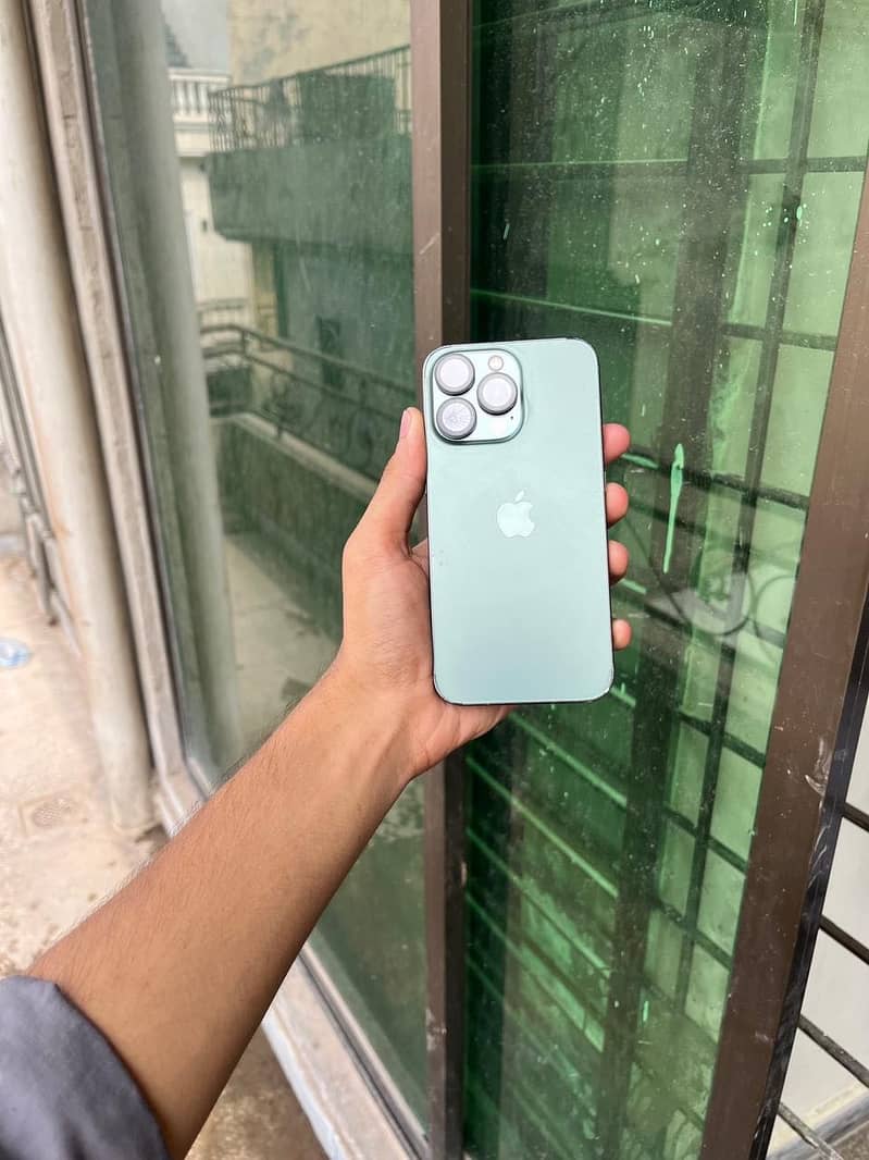 Apple iPhone 13 Pro 0