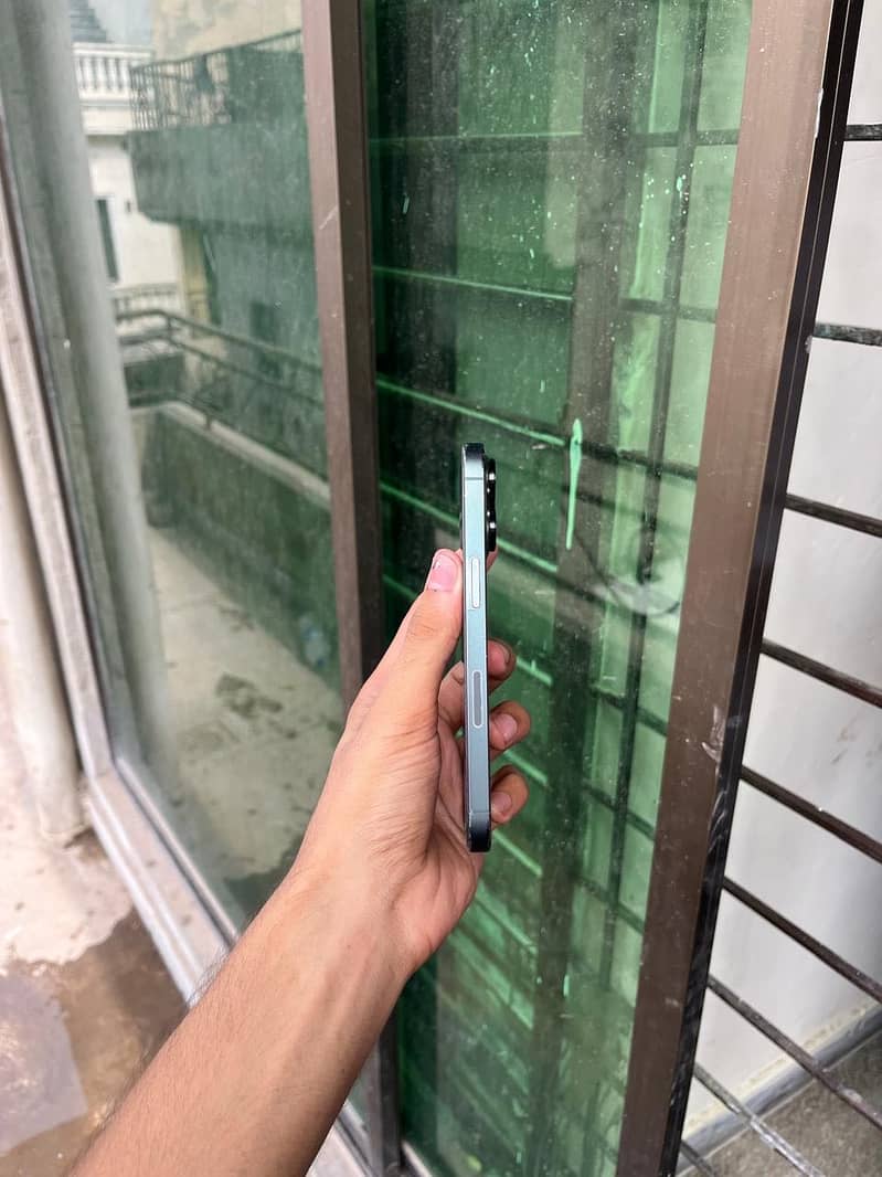 Apple iPhone 13 Pro 1