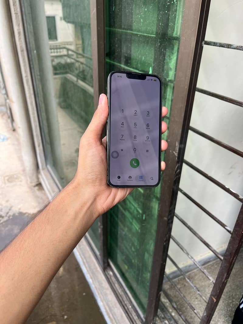 Apple iPhone 13 Pro 2