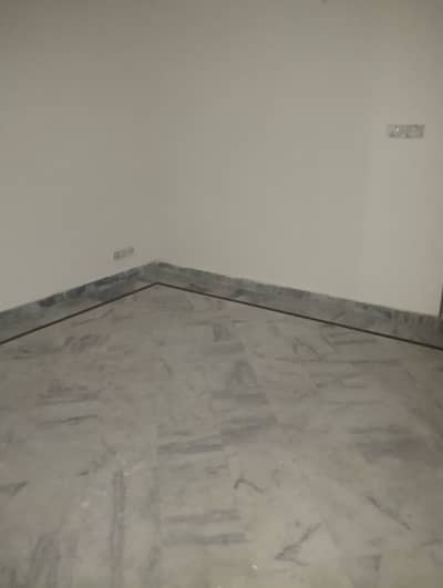 G-11/2 25*40 Upper portion available For Rent