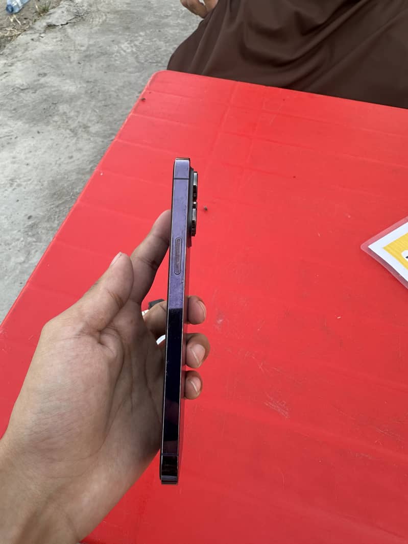 Apple iPhone 14 Pro Max 4