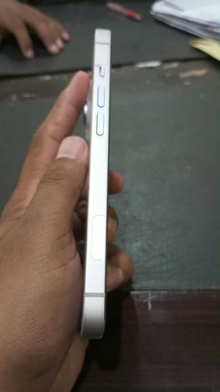 Apple iPhone 14 4