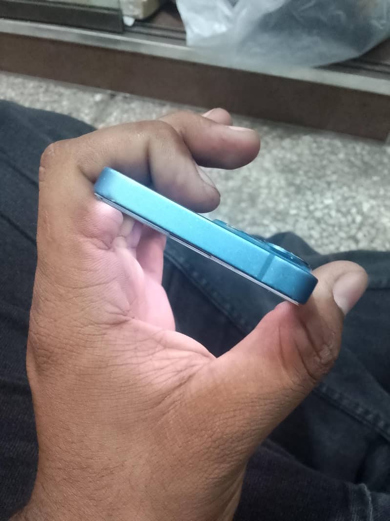 Apple iPhone 13 mini 4