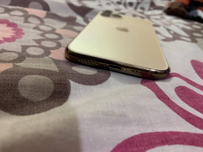 Apple iPhone 11 Pro 6