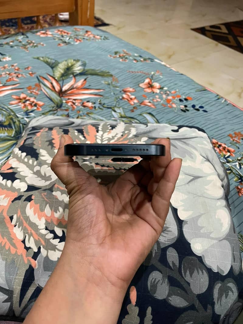 Apple iPhone 13 8