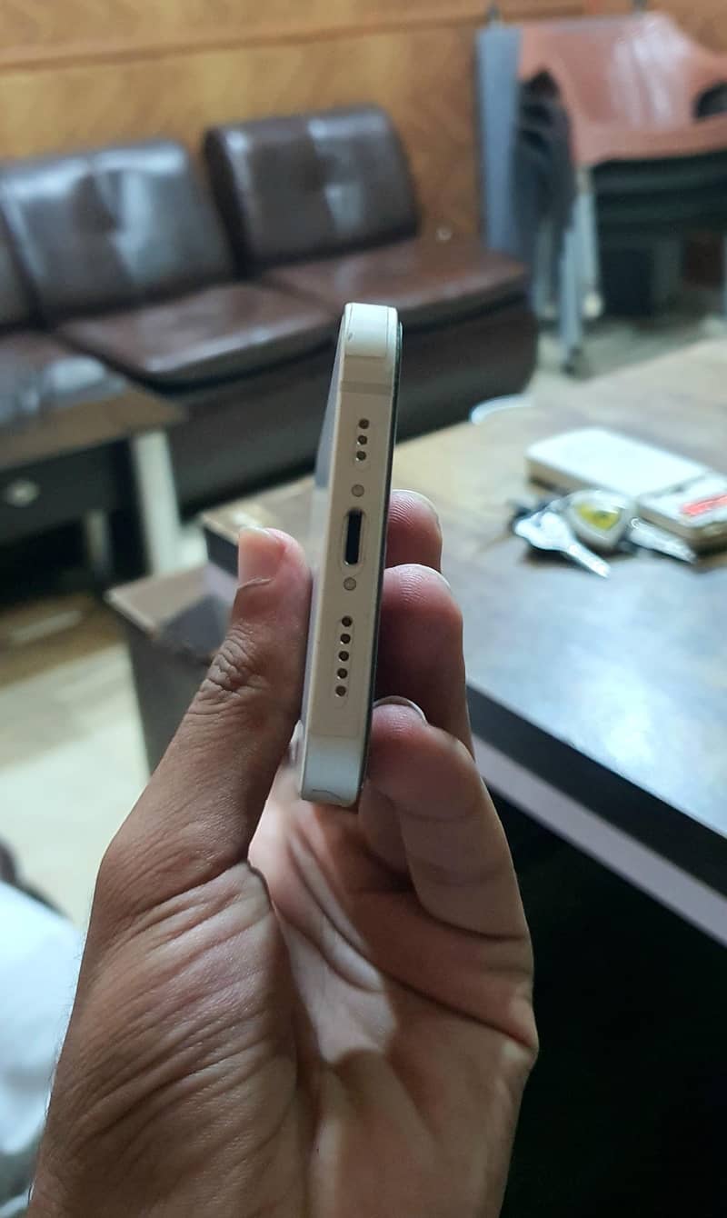 Apple iPhone 14 4