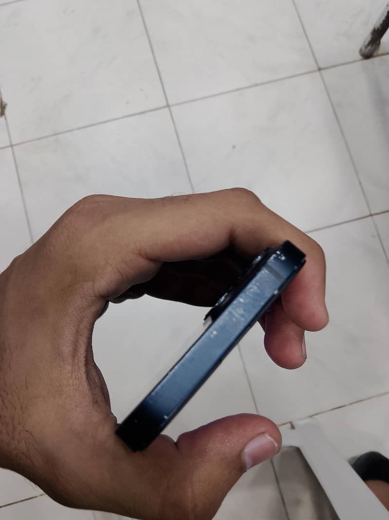 Apple iPhone 13 2