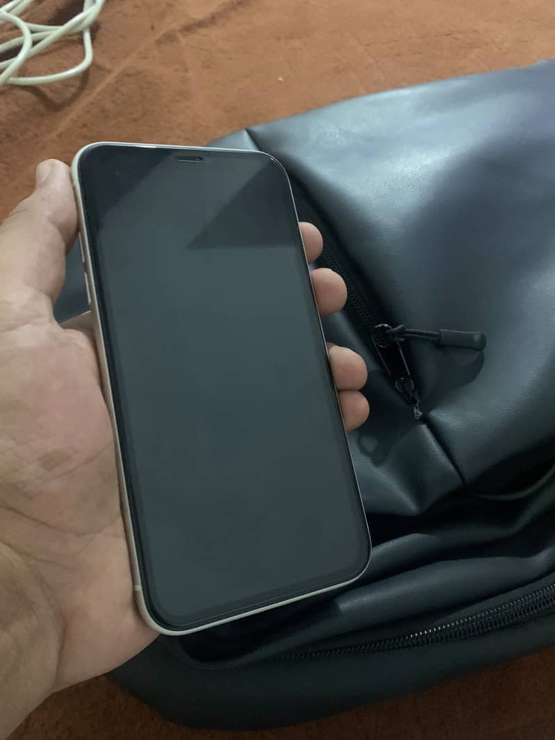 Apple iPhone 11 3