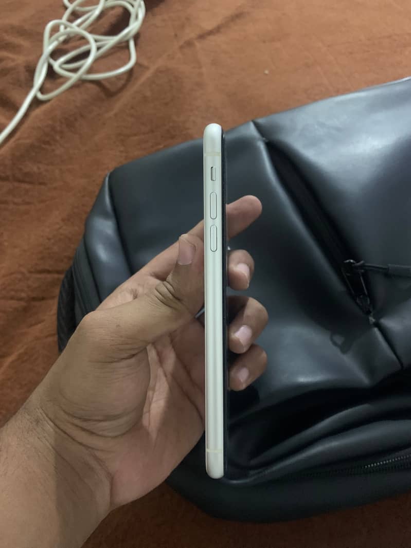 Apple iPhone 11 6