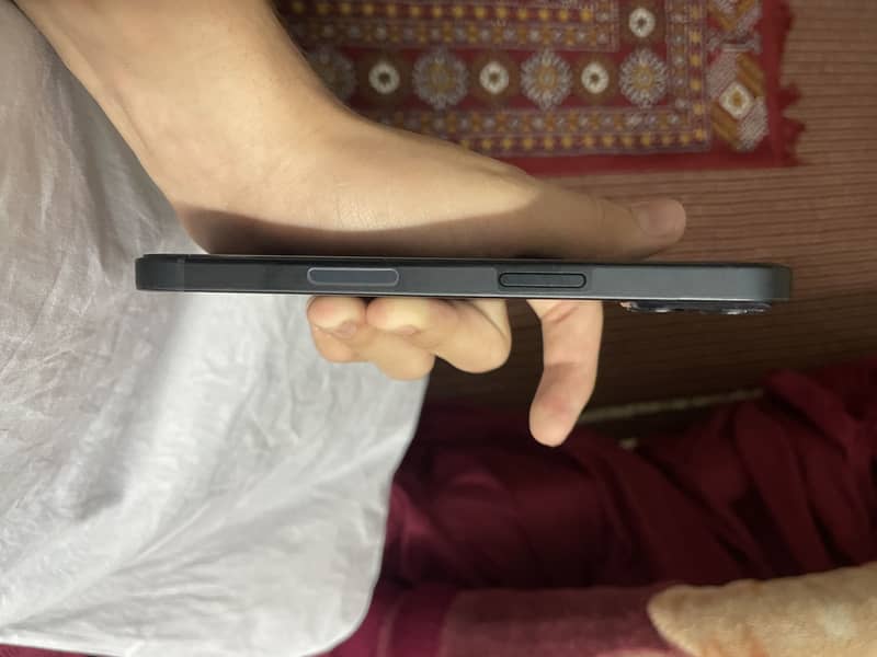 Apple iPhone 13 2