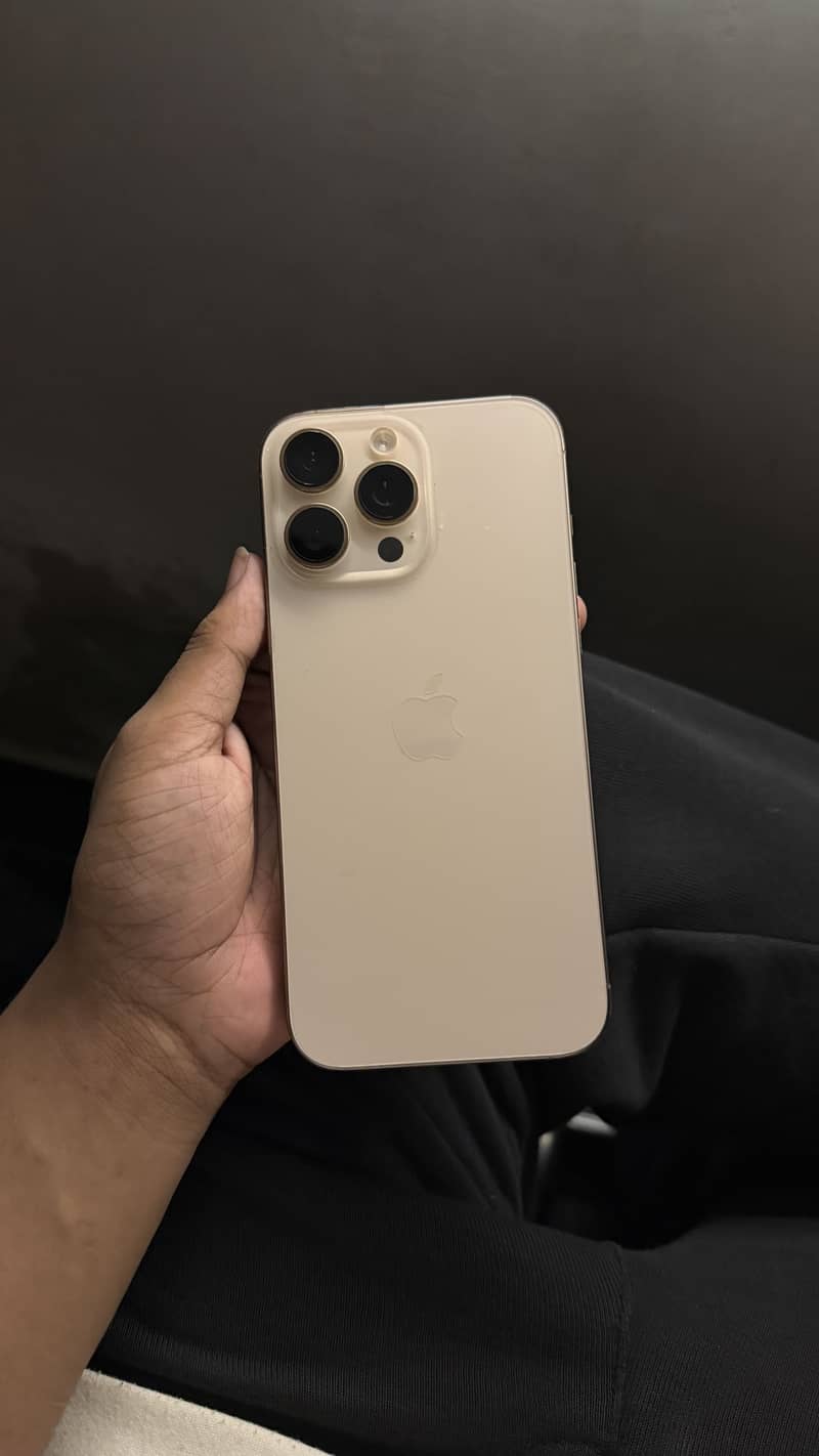 Apple iPhone 16 Pro Max 0