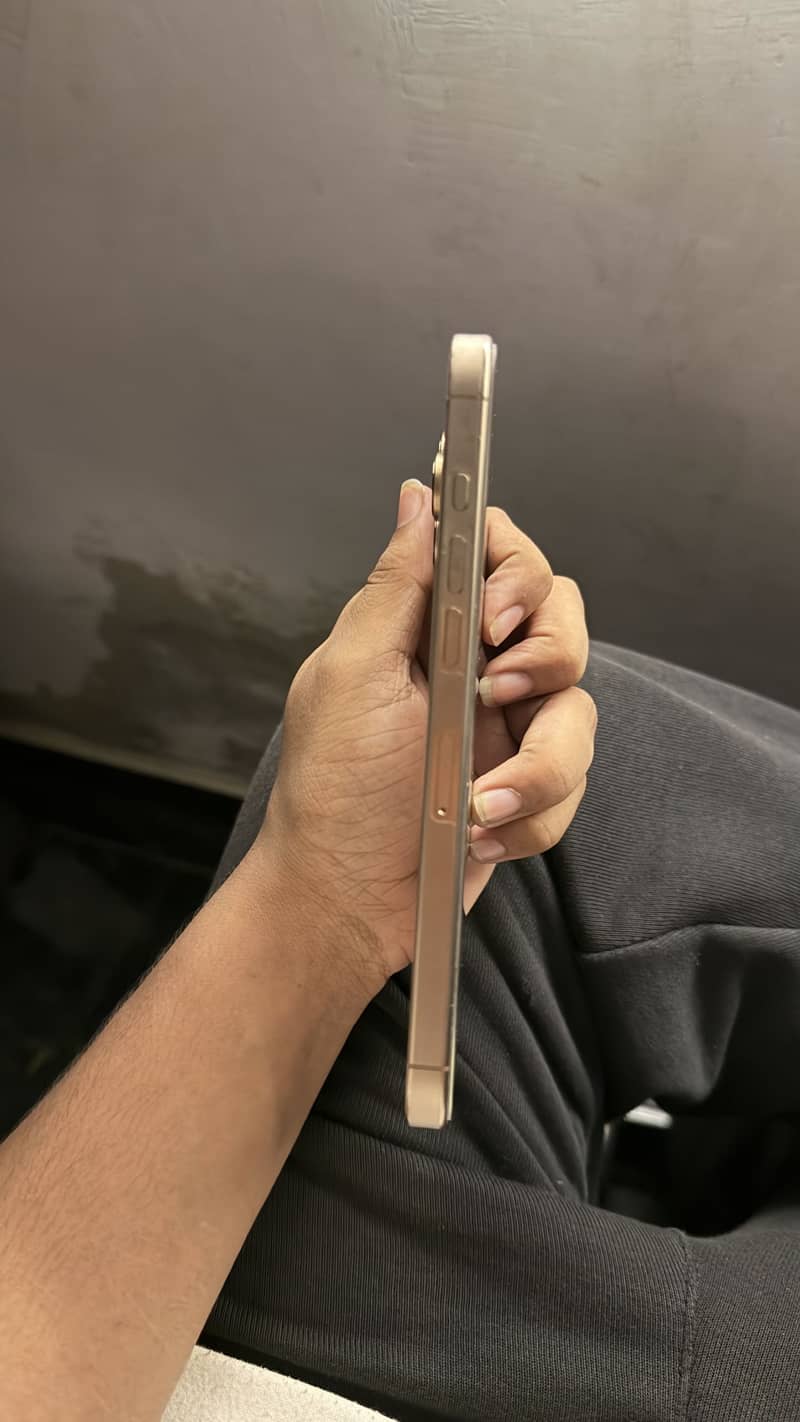 Apple iPhone 16 Pro Max 2