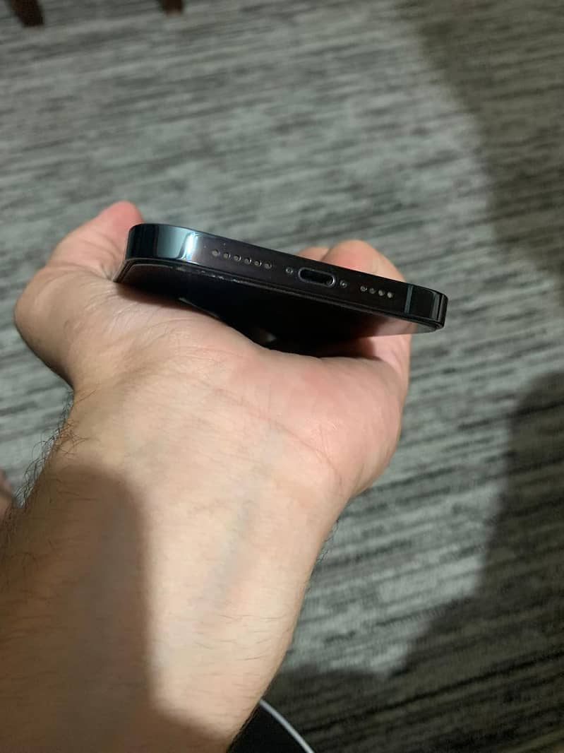 Apple iPhone 12 Pro Max 4