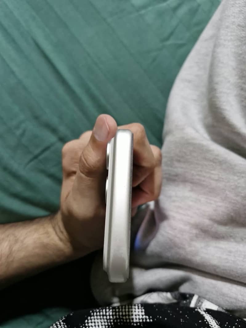 Apple iPhone 17 Pro Max 4