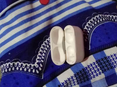 Note:Sirf khali dabba ha andar Airpods Box condition saaf hai