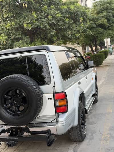 Mitsubishi Pajero 1992