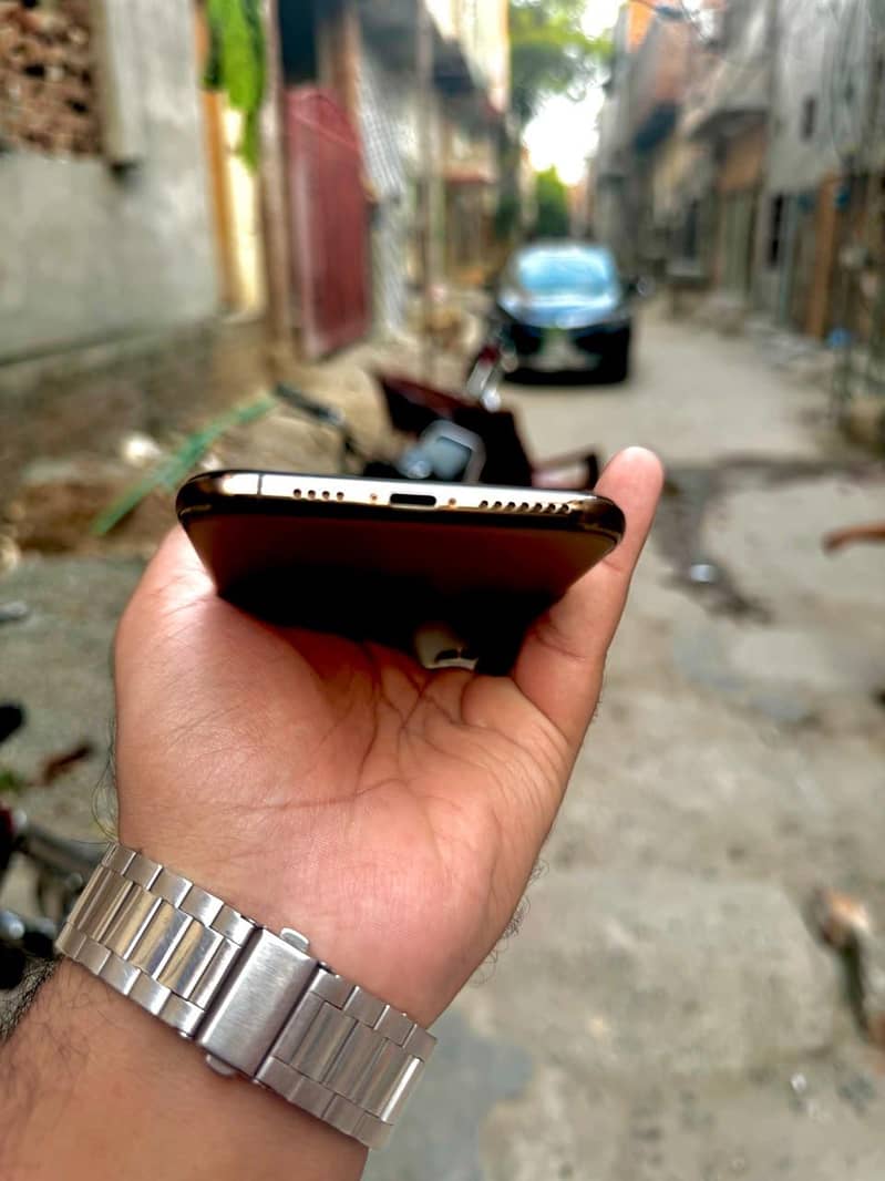 Apple iPhone XS Max 1