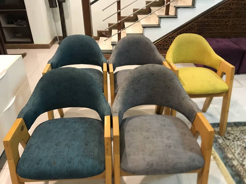 dining table and chairs 0