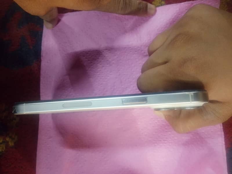 Apple iPhone 15 Pro Max 2